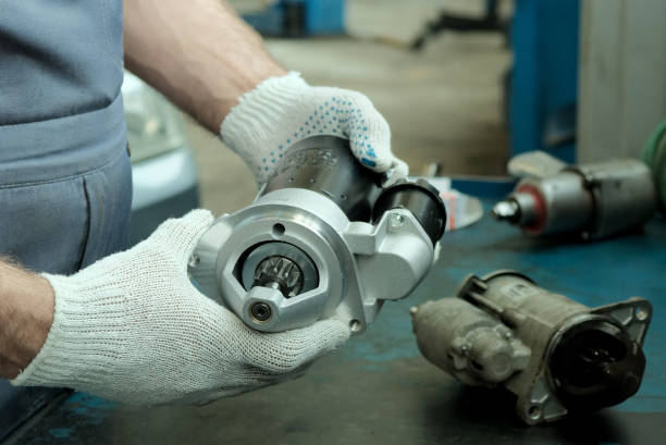 An auto mechanic monitors the integrity and technical compliance of the product before replacing it.